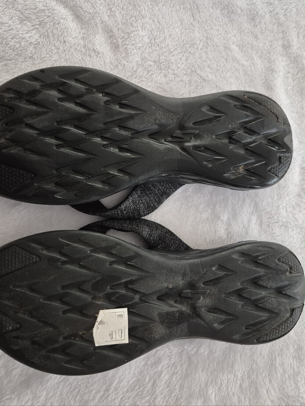 Skechers Women's Gray Marble Knit Thong Sandals - Picture 3 of 5